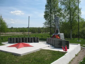 Братская могила советских воинов