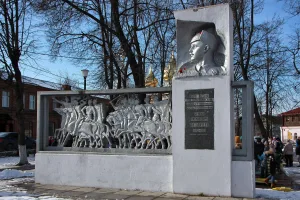 Памятник командиру Красной Армии С.М. Патоличеву