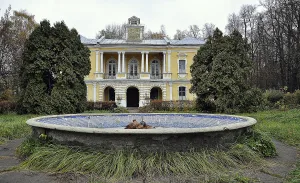 Главный дом с флигелем