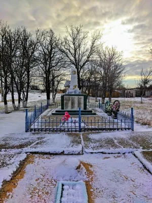 Братская могила советских воинов, погибших в период Сталинградской битвы