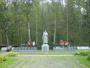 Братская могила советских воинов