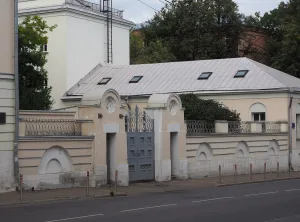 Гороховский переулок 3 стр. 1, Ограда