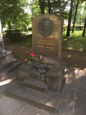 Могила О.И. Ульяновой (1871-1891), сестры В.И. Ленина
