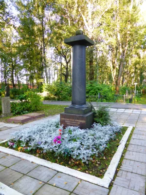 Братская могила мирных жителей, погибших при обороне Ленинграда