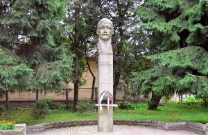 Памятник-бюст В.Э. Кингисеппу (Кингисепп)