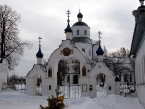 Ограда с воротами (Спирово)