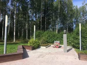 Памятник П. А. Тикиляйнену