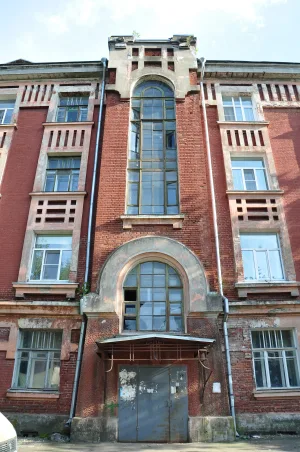 Жилой дом для служащих