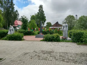 Братская могила советских воинов, погибших в боях с фашистскими захватчиками
