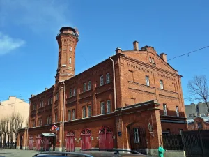 Главное здание с каланчой и учебной башней