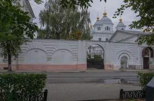 Южная стена с воротами