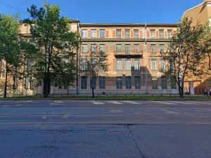 Здание училищ дальнего плавания и судовых механиков