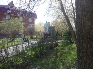 Памятник рабочим судоремонтного завода