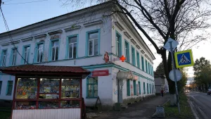 Жилой дом с лавкой (здание городского училища)