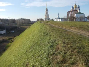 Остатки земляного оборонительного вала Рязанского кремля