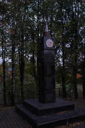 Братская могила советских воинов