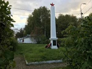 Обелиск борцам за победу Октябрьской революции