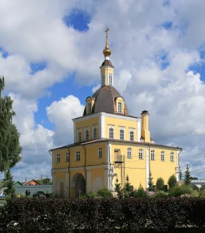 Церковь апостолов Петра и Павла, надвратная
