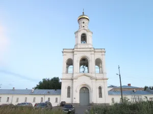Колокольня надвратная