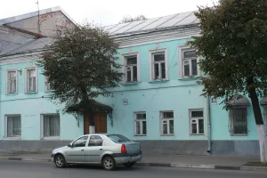 Жилой дом с лавками