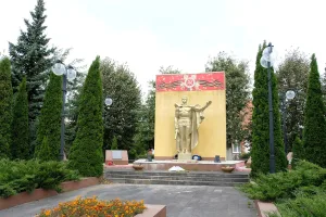 Братская могила советских воинов, погибших в боях с фашистами