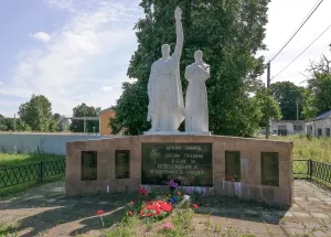 Братская могила советских воинов
