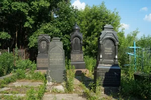 Кладбище с захоронениями