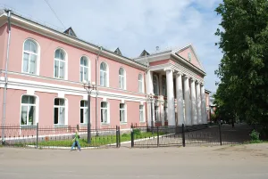 Здание техникума железнодорожного транспорта