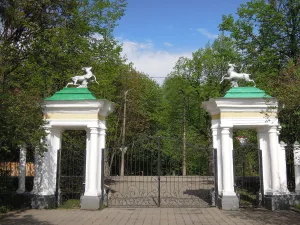 Ворота главного въезда