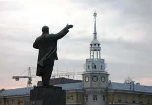Памятник Ленину