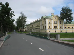 Конюшенный корпус