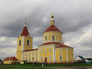 Трехсвятская церковь