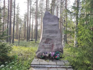 Братская могила советских воинов, погибших в боях за Родину