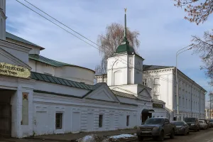Корпус с угловой башней