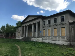 Главный дом с флигелями