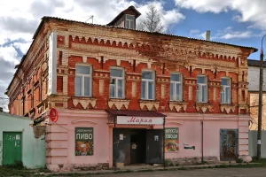 Дом с лавкой