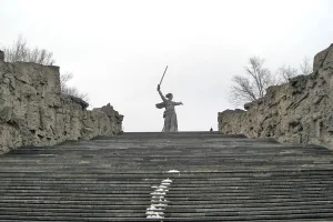 Композиция пропилеев «Стены-руины» (Центральный район)