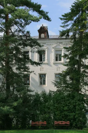 Братский корпус с гостиницей