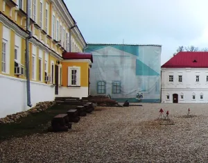Церковь Всех Святых с больничными палатами