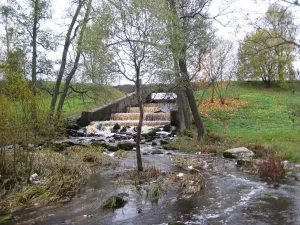 Водосброс Красного пруда со сбросной трубой