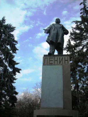 Памятник Ленину на улице Большая Садовая