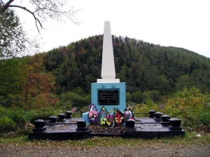 Братская могила Б. Николайчука, В. Волкова и А. Д. Симакова
