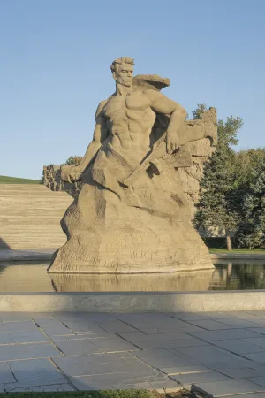 Скульптура «Стоять насмерть!»