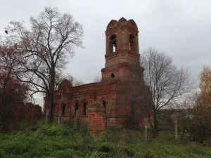 Церковь Флора и Лавра с колокольней