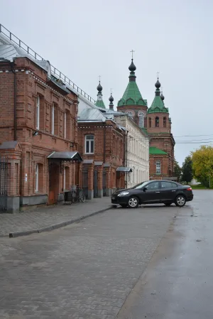 Жилой дом с лавкой