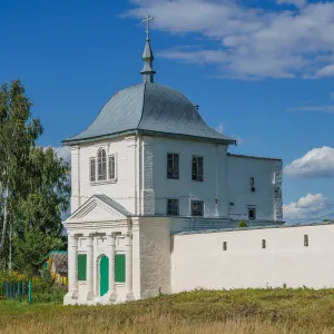 Угловая часовня в ограде