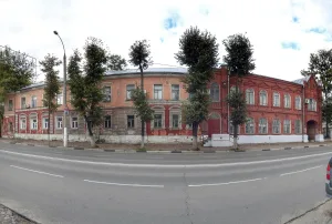 Доходный дом с торговыми помещениями