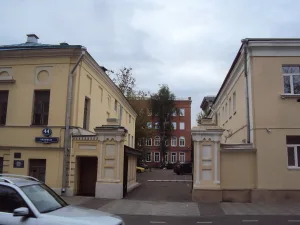 Пятницкая улица 44 стр. 1 ворота