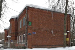 Жилой дом для служащих