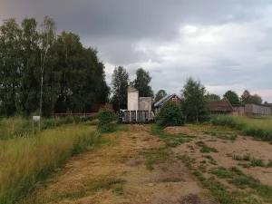 Братская могила советских воинов и памятный знак односельчанам